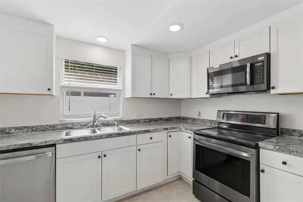 8672 78th Place Seminole FL 33777