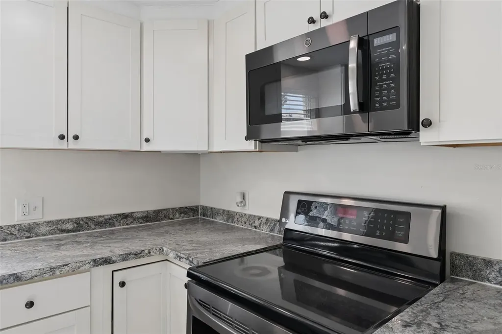 8672 78th Place Seminole FL 33777