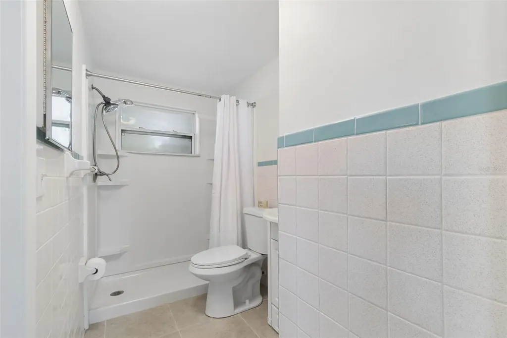 8672 78th Place Seminole FL 33777