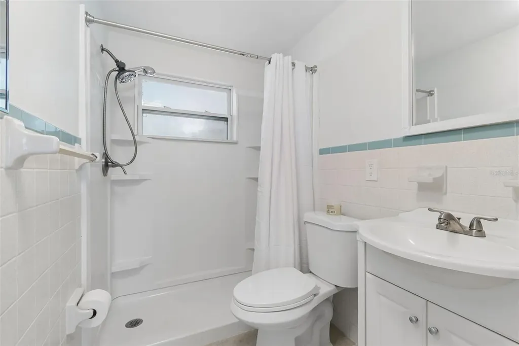 8672 78th Place Seminole FL 33777