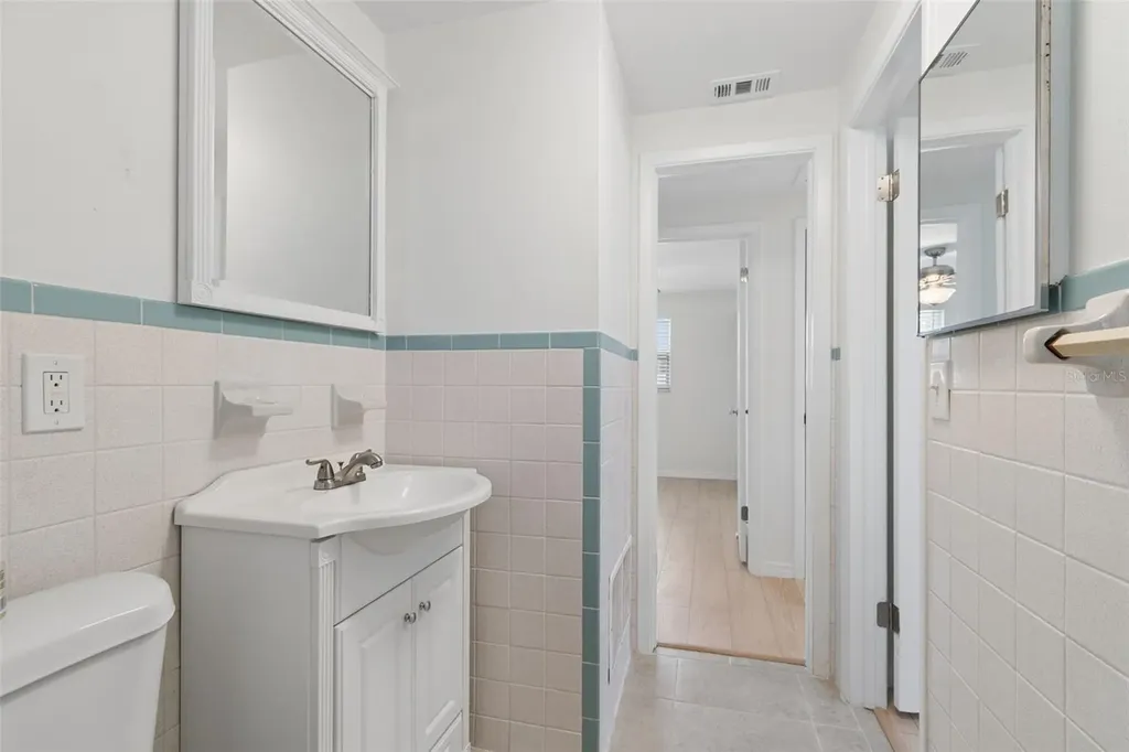 8672 78th Place Seminole FL 33777