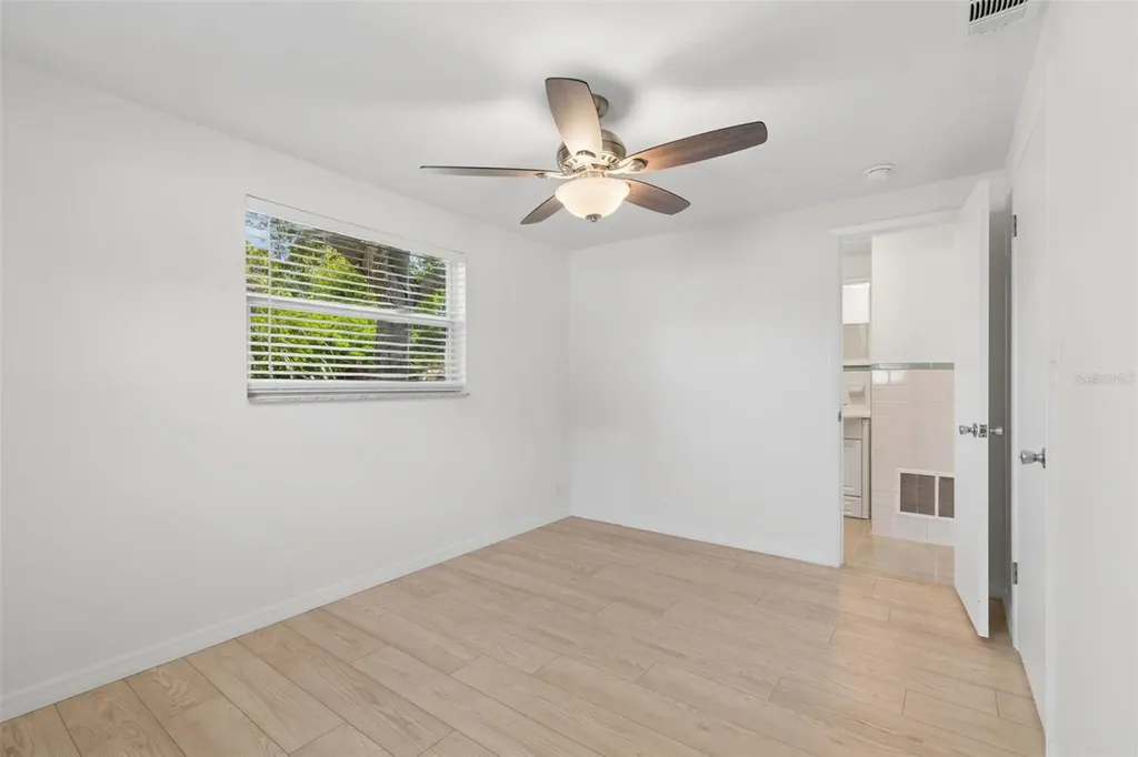 8672 78th Place Seminole FL 33777