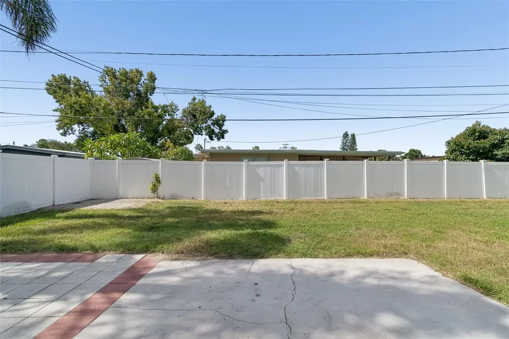 8672 78th Place Seminole FL 33777