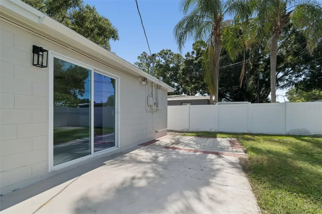 8672 78th Place Seminole FL 33777