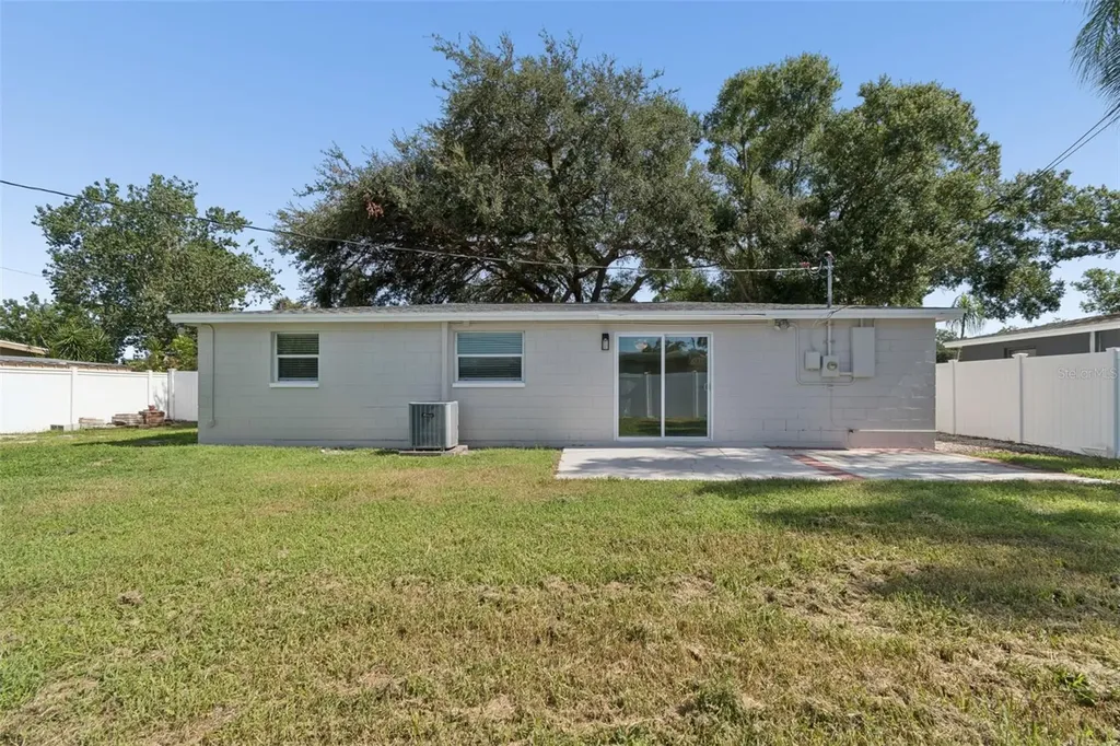 8672 78th Place Seminole FL 33777