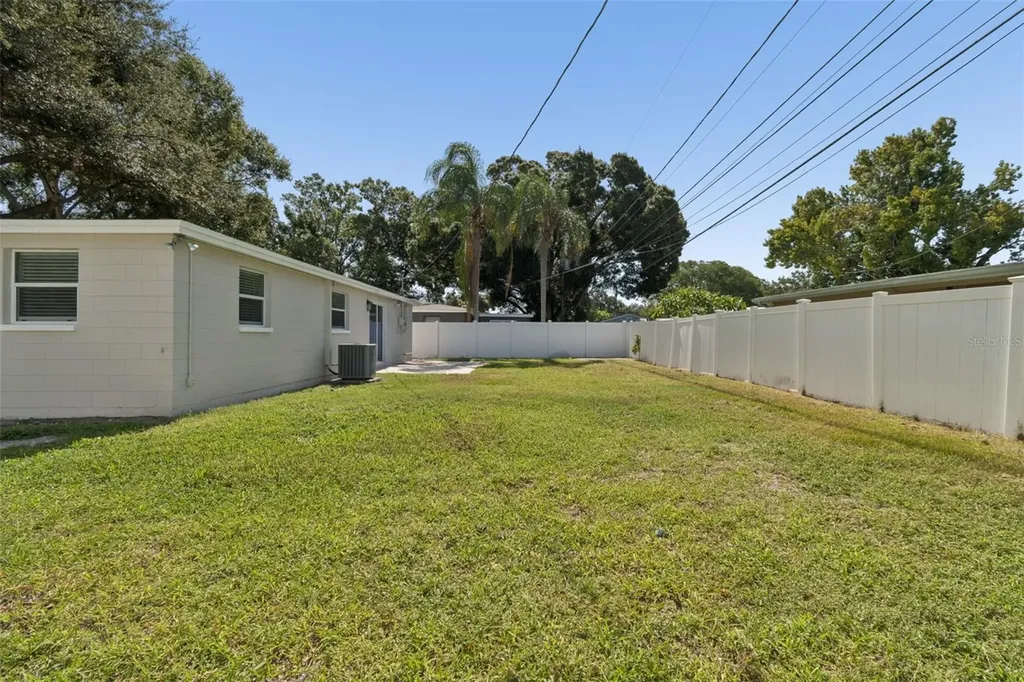 8672 78th Place Seminole FL 33777