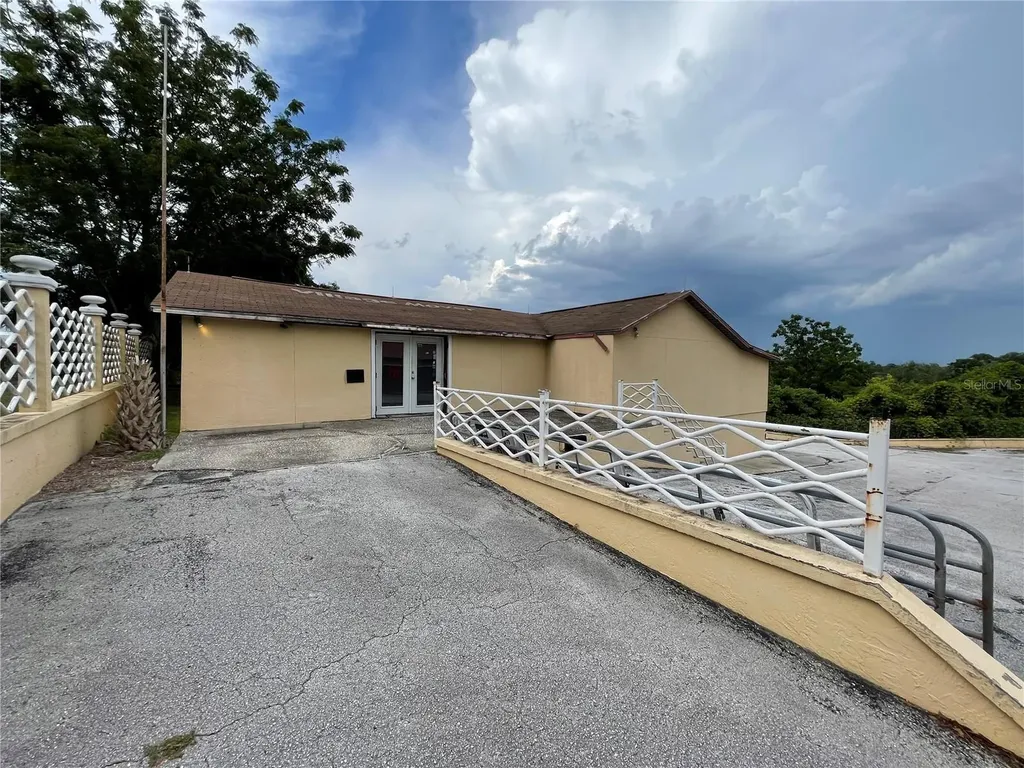 2766 Us Highway 441/27 Highway Fruitland Park FL 34731