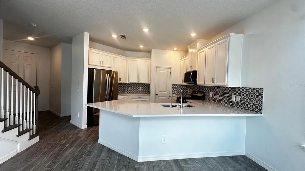 1025 Pando Loop Orlando FL 32824