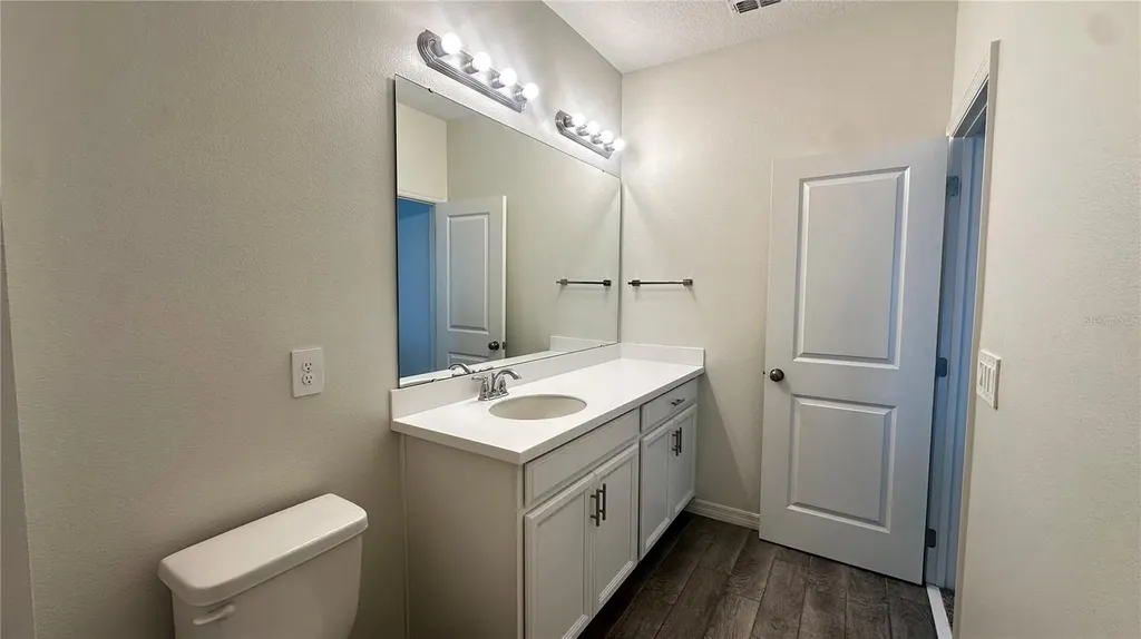 1025 Pando Loop Orlando FL 32824