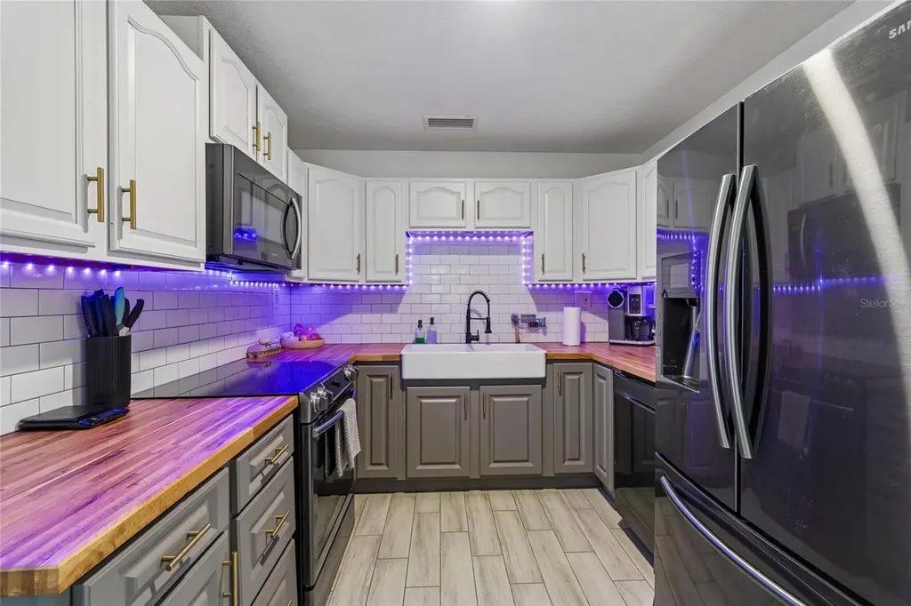 1904 W Meadowbrook Avenue Tampa FL 33612