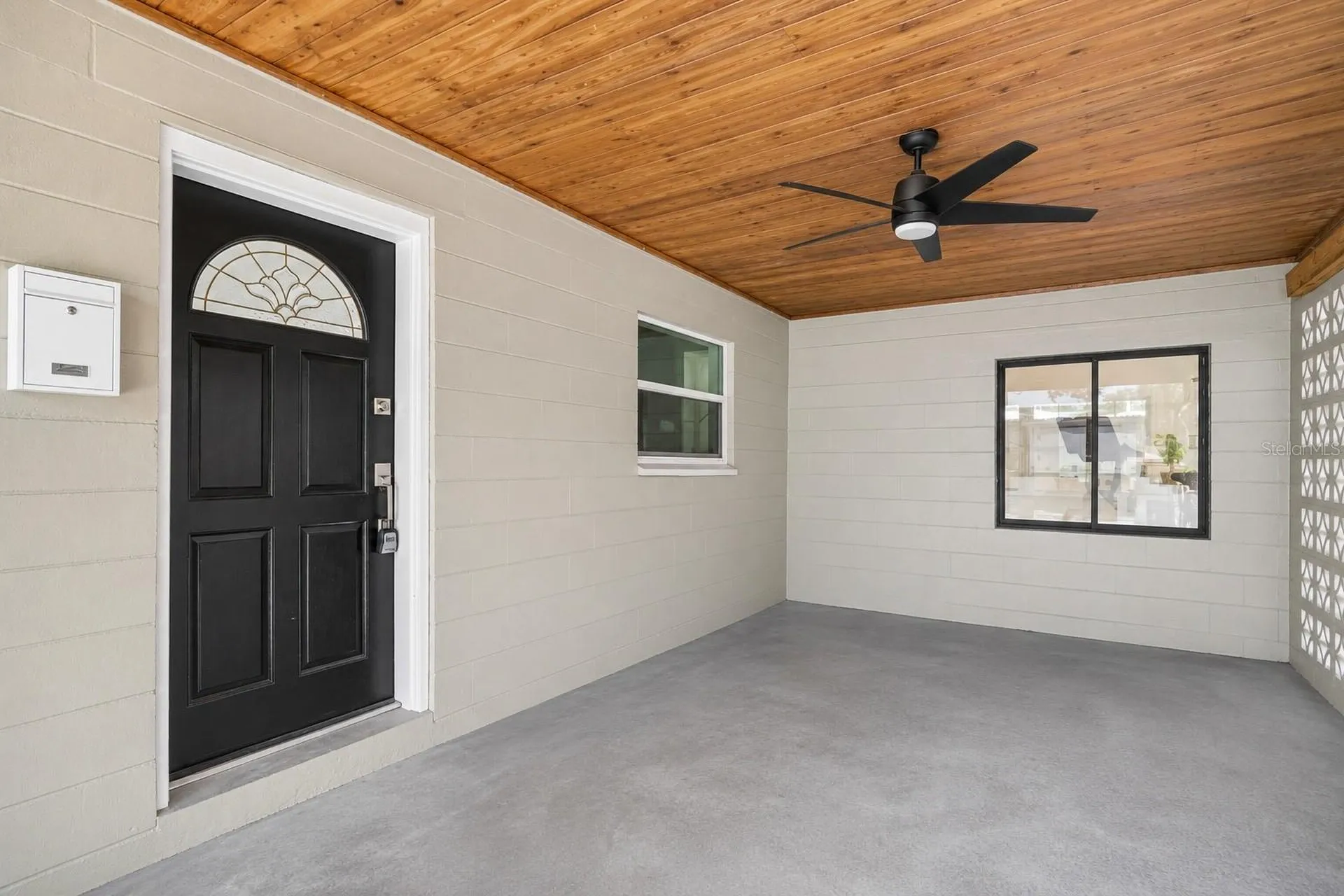 1904 W Meadowbrook Avenue Tampa FL 33612