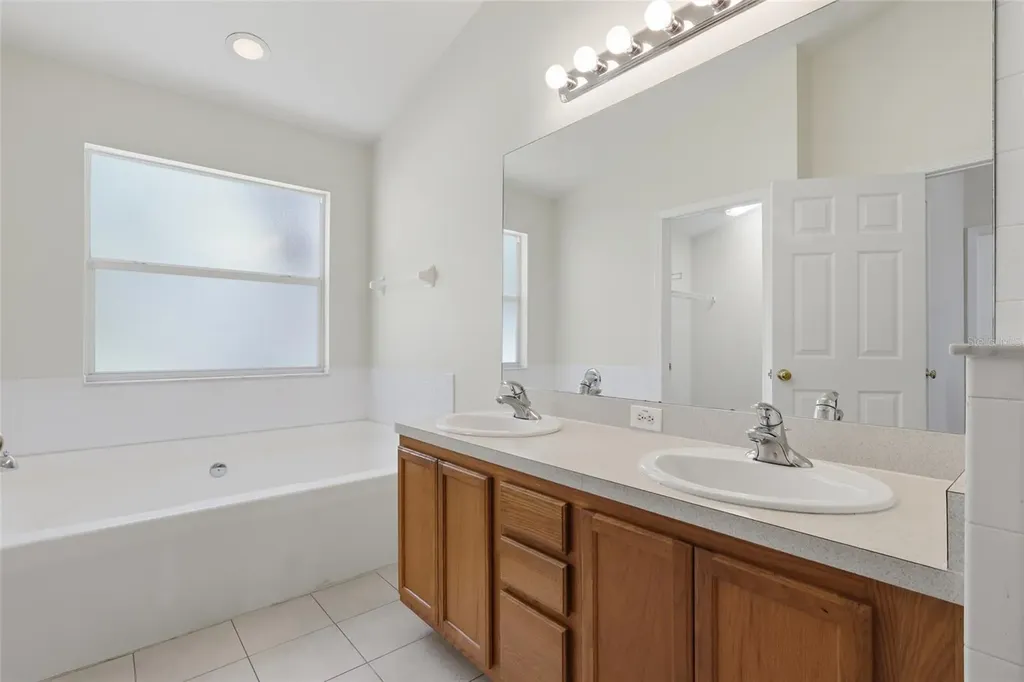 3006 Amber Oak Drive Valrico FL 33594
