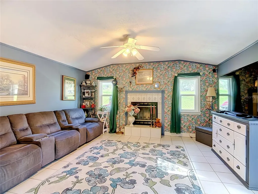 128 N Lake Florence Drive Winter Haven FL 33884
