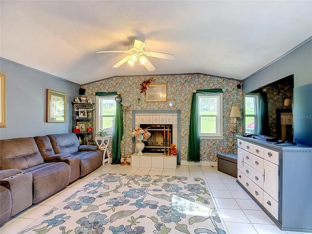 128 N Lake Florence Drive Winter Haven FL 33884
