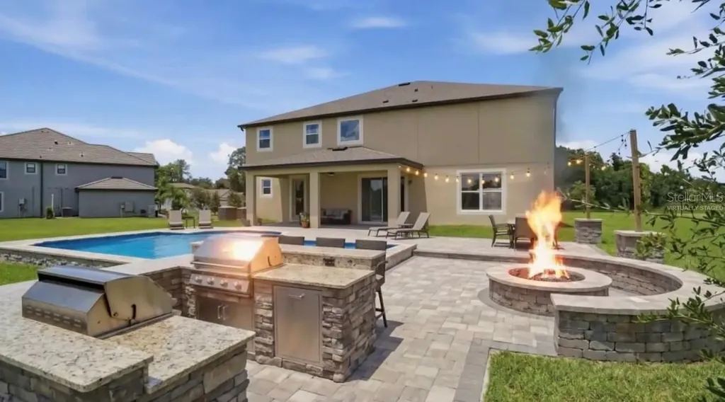 9307 Parisian Court Seffner FL 33584