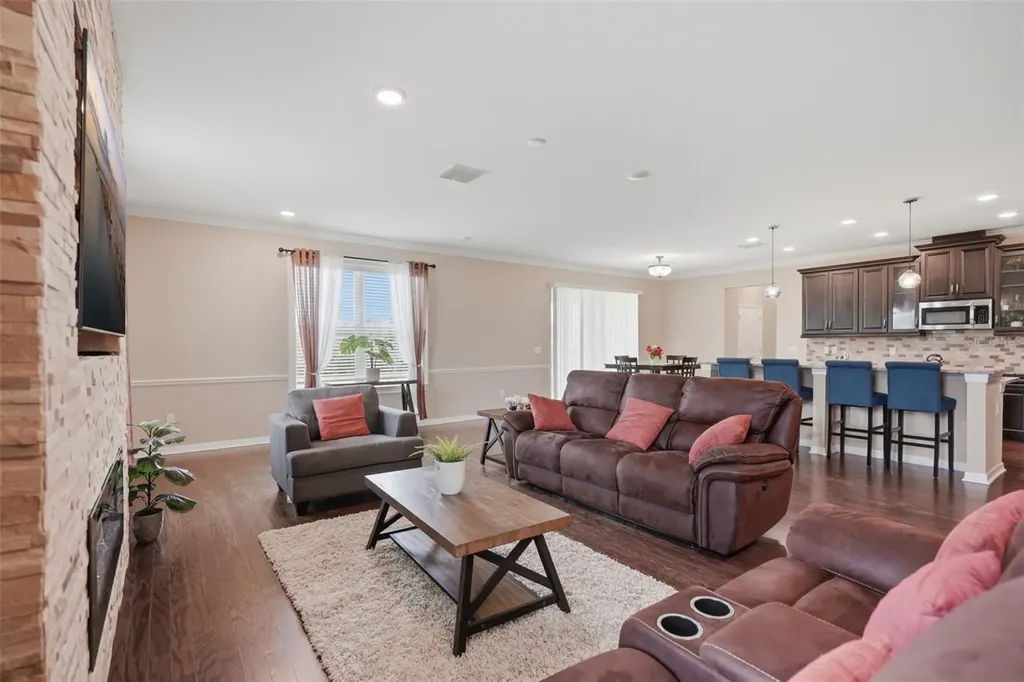 9307 Parisian Court Seffner FL 33584