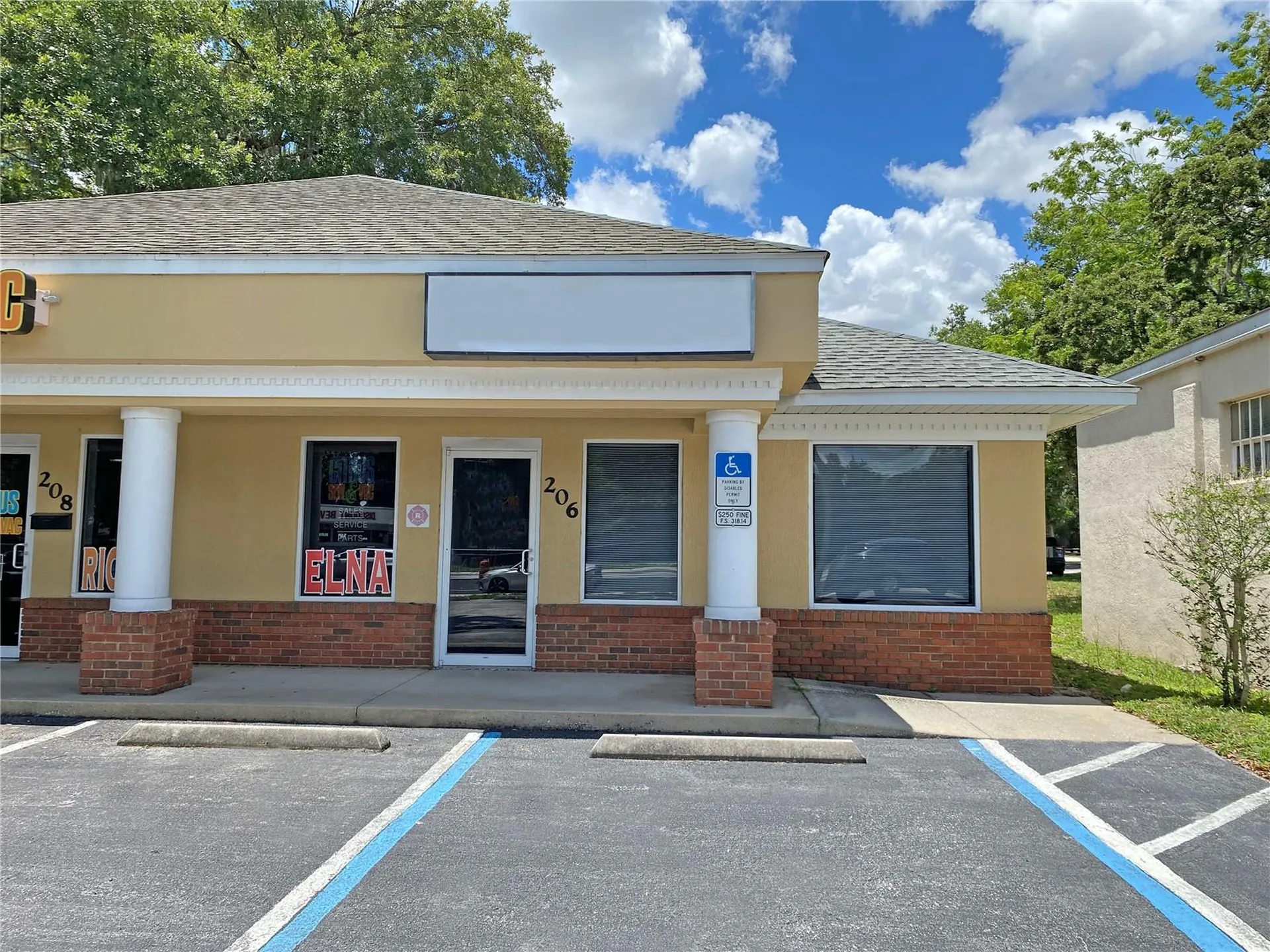 206 S Us Highway 27/441 Lady Lake FL 32159