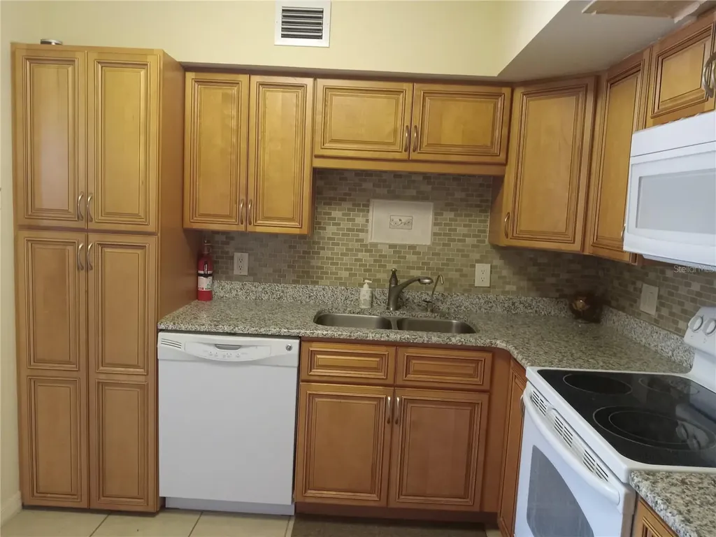 2464 Australia Way E Clearwater FL 33763