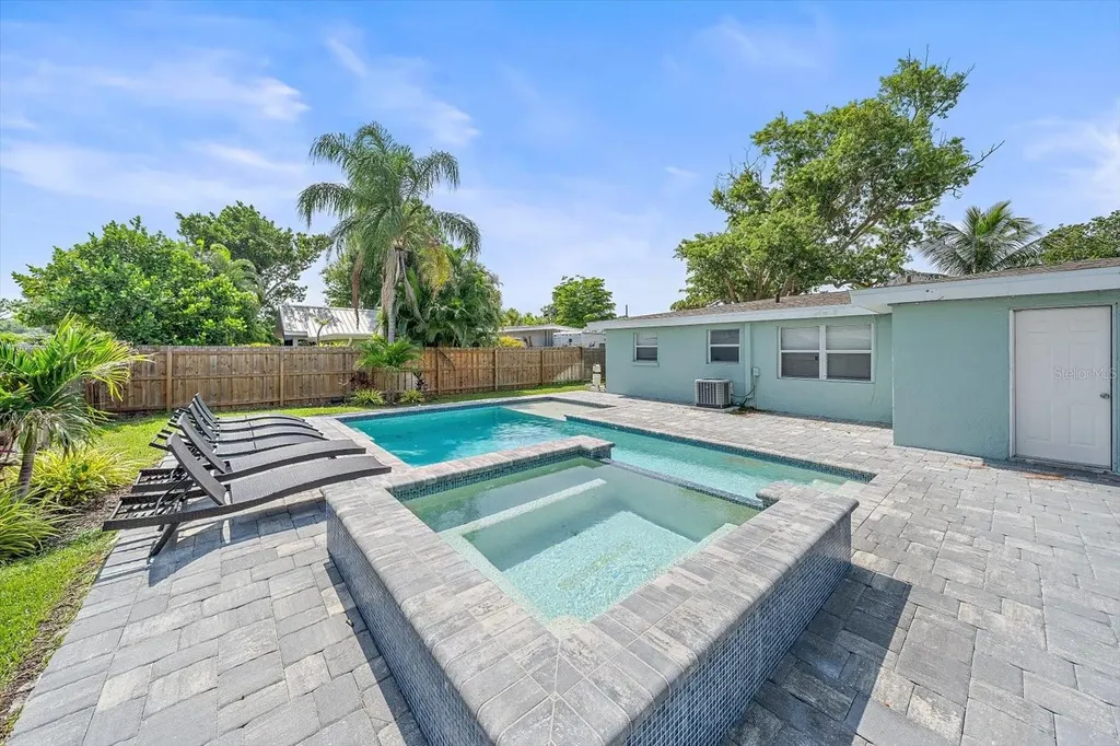 2135 Lee Lane Sarasota FL 34231