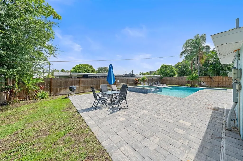 2135 Lee Lane Sarasota FL 34231