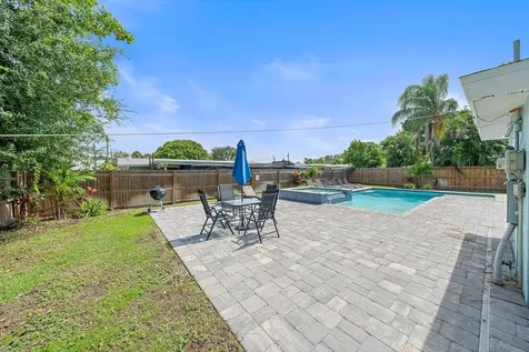 2135 Lee Lane Sarasota FL 34231