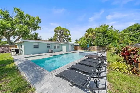 2135 Lee Lane Sarasota FL 34231