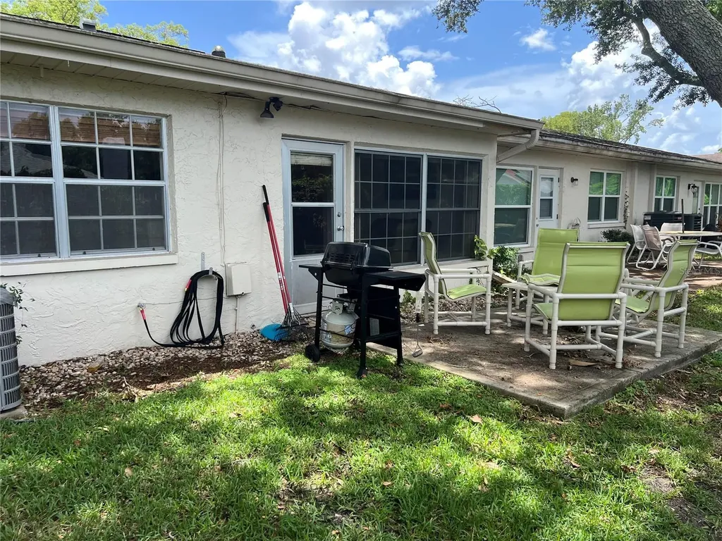 2297 Lark Circle E Palm Harbor FL 34684