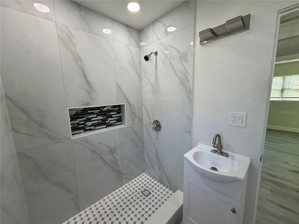 706 Romano Avenue Orlando FL 32807