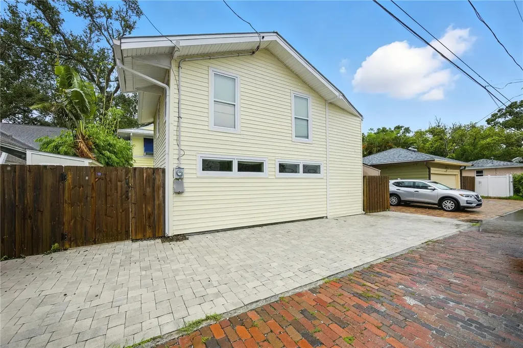221 13th Avenue NE St Petersburg FL 33701