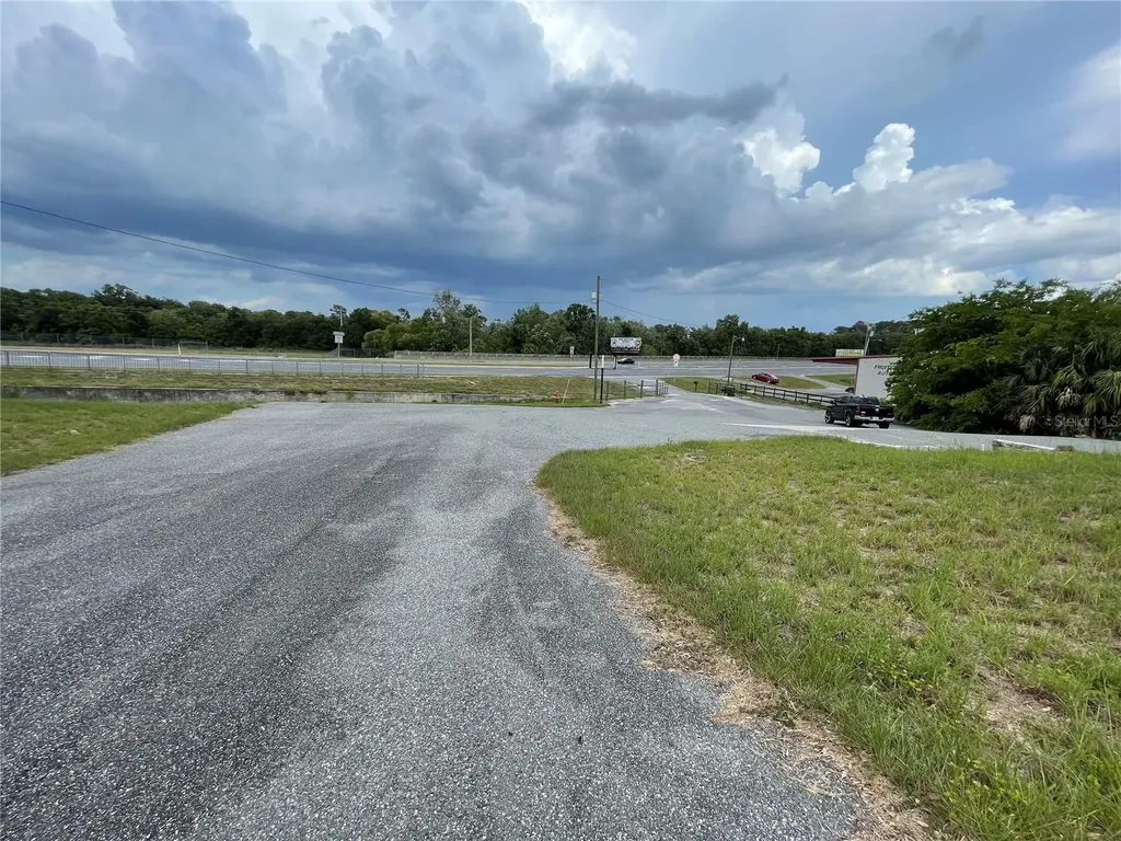 2766 Us Highway 441/27 Highway Fruitland Park FL 34731