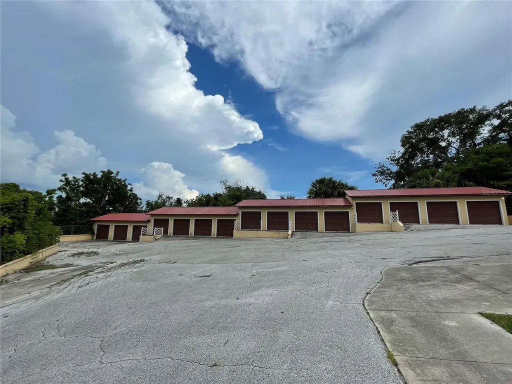 2766 Us Highway 441/27 Highway Fruitland Park FL 34731