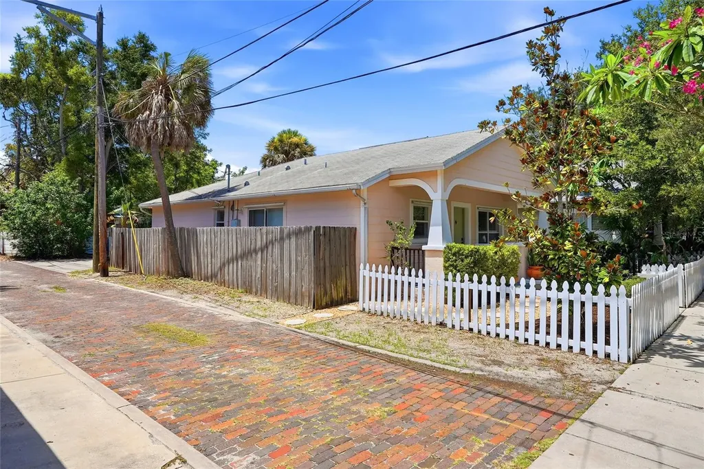 608 9th Avenue N St Petersburg FL 33701