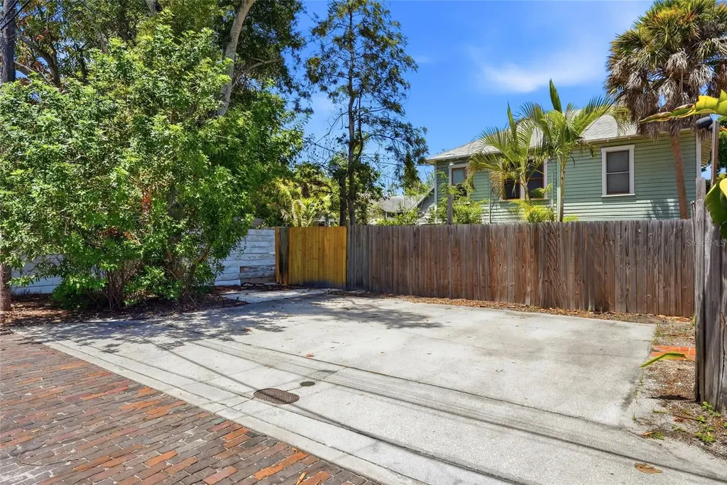608 9th Avenue N St Petersburg FL 33701
