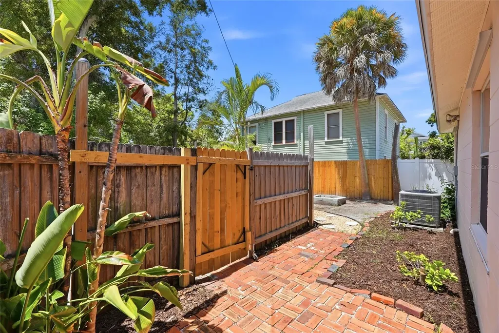 608 9th Avenue N St Petersburg FL 33701