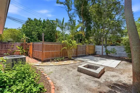 608 9th Avenue N St Petersburg FL 33701