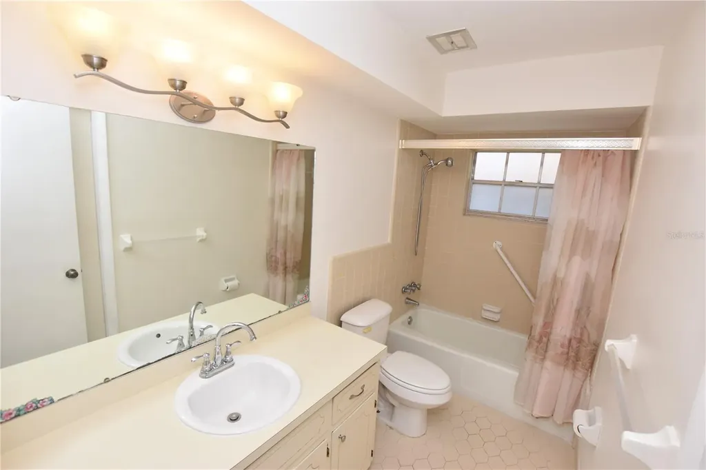 204 Chaucer Lane Winter Haven FL 33884