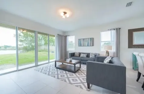 470 Lake Shore Parkway Davenport FL 33896