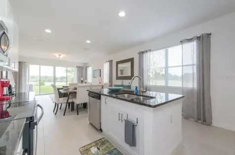 470 Lake Shore Parkway Davenport FL 33896