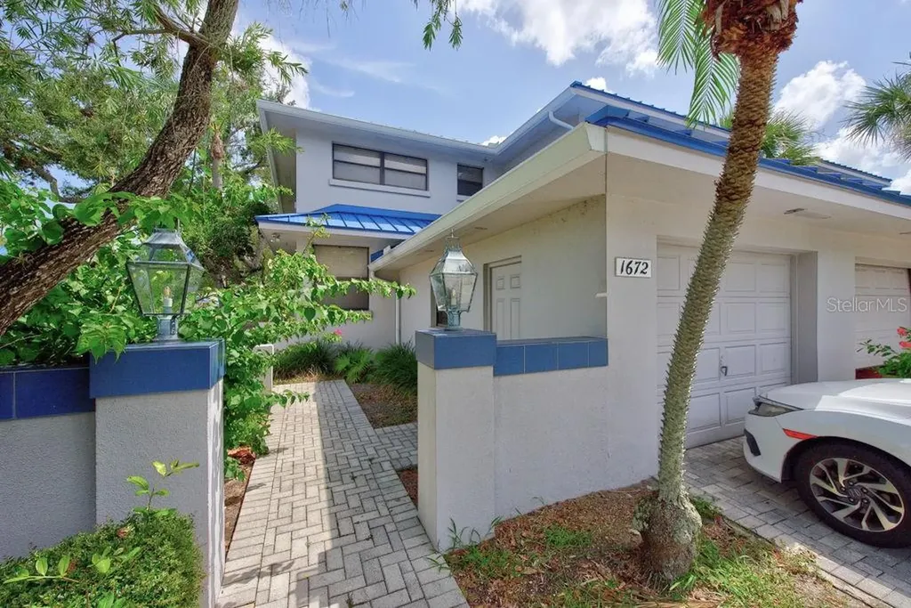 1672 Watermark Circle NE St Petersburg FL 33702