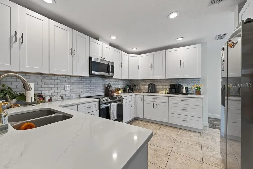 1672 Watermark Circle NE St Petersburg FL 33702