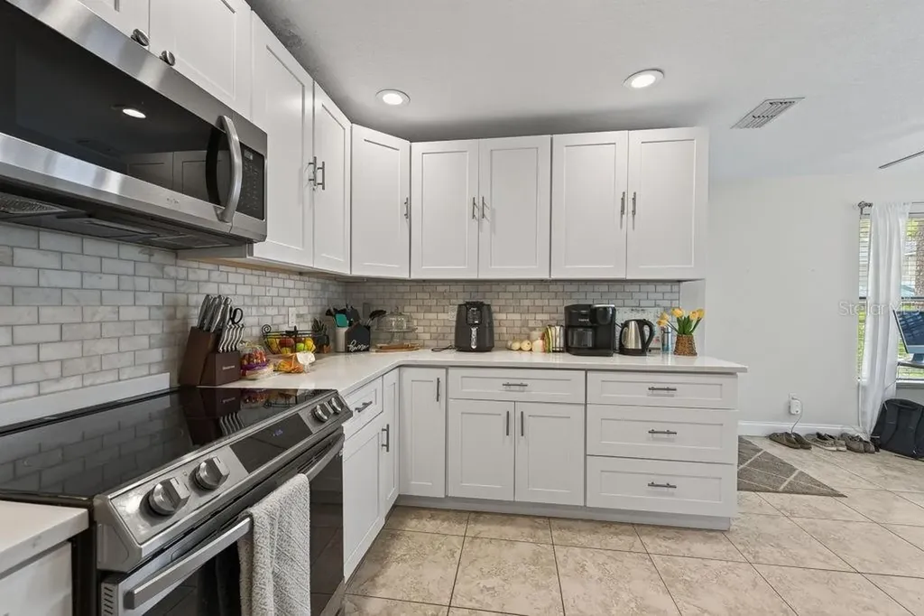 1672 Watermark Circle NE St Petersburg FL 33702