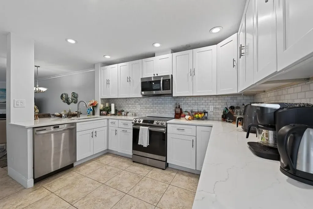 1672 Watermark Circle NE St Petersburg FL 33702