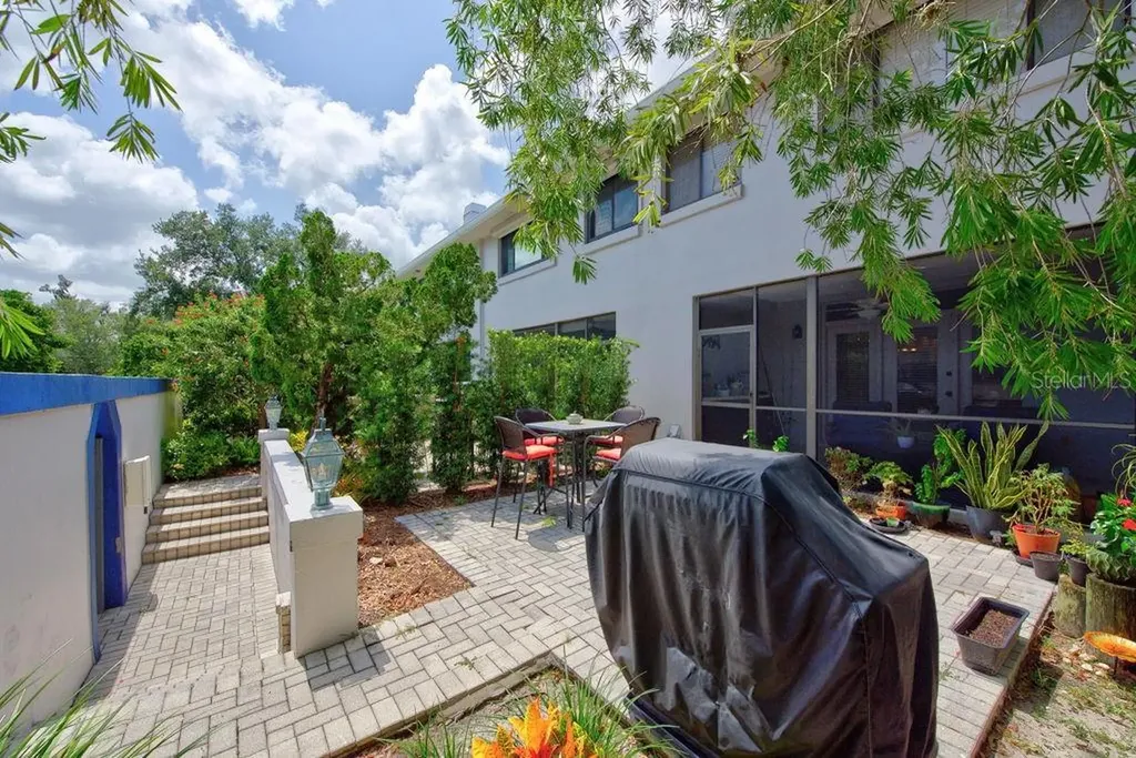 1672 Watermark Circle NE St Petersburg FL 33702