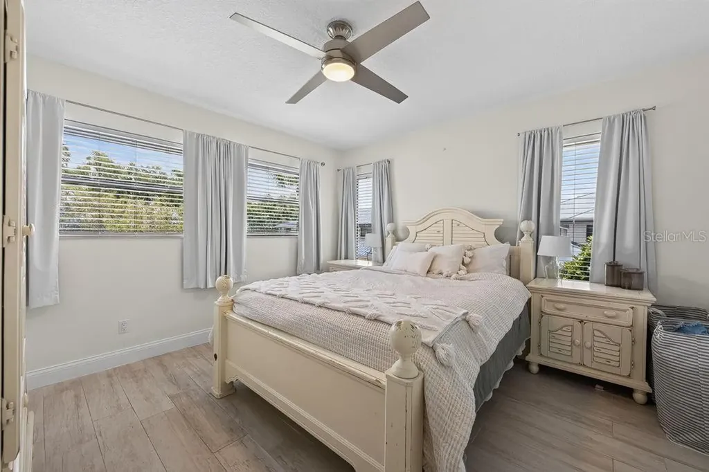 1672 Watermark Circle NE St Petersburg FL 33702