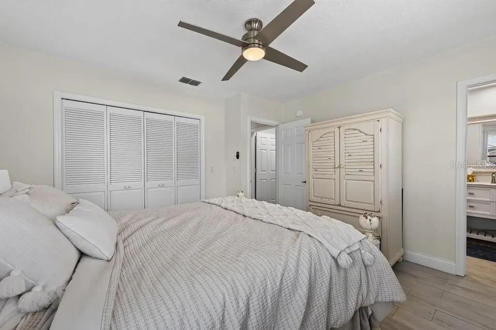 1672 Watermark Circle NE St Petersburg FL 33702