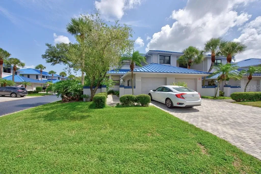 1672 Watermark Circle NE St Petersburg FL 33702