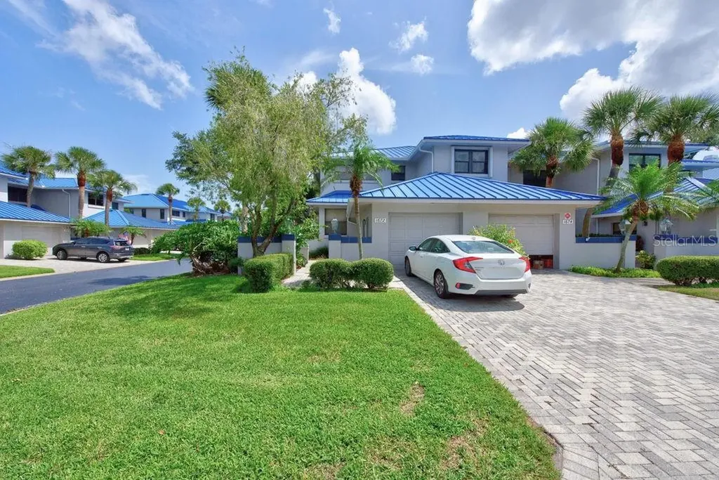 1672 Watermark Circle NE St Petersburg FL 33702