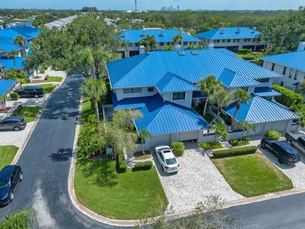 1672 Watermark Circle NE St Petersburg FL 33702