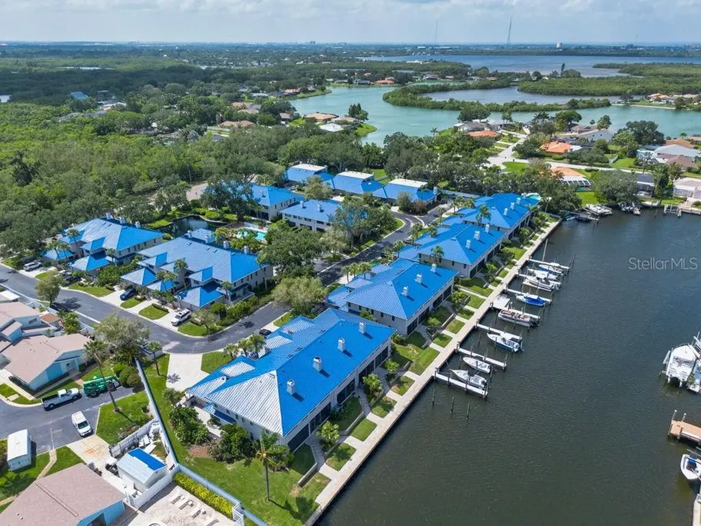 1672 Watermark Circle NE St Petersburg FL 33702