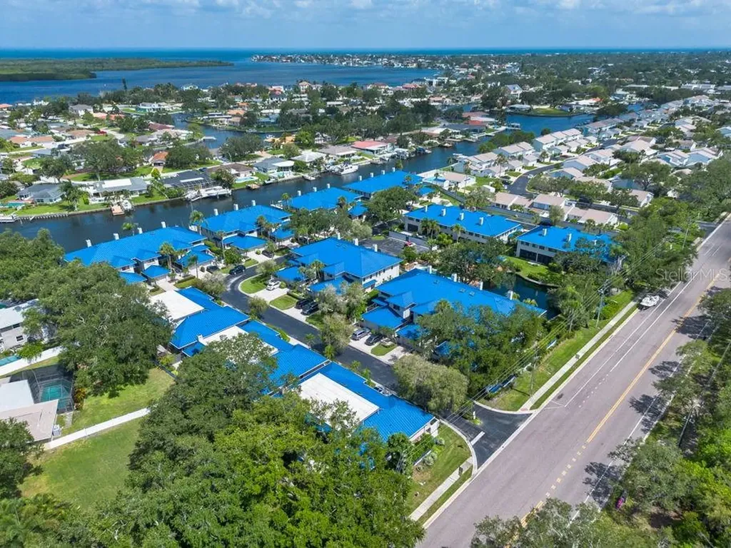 1672 Watermark Circle NE St Petersburg FL 33702